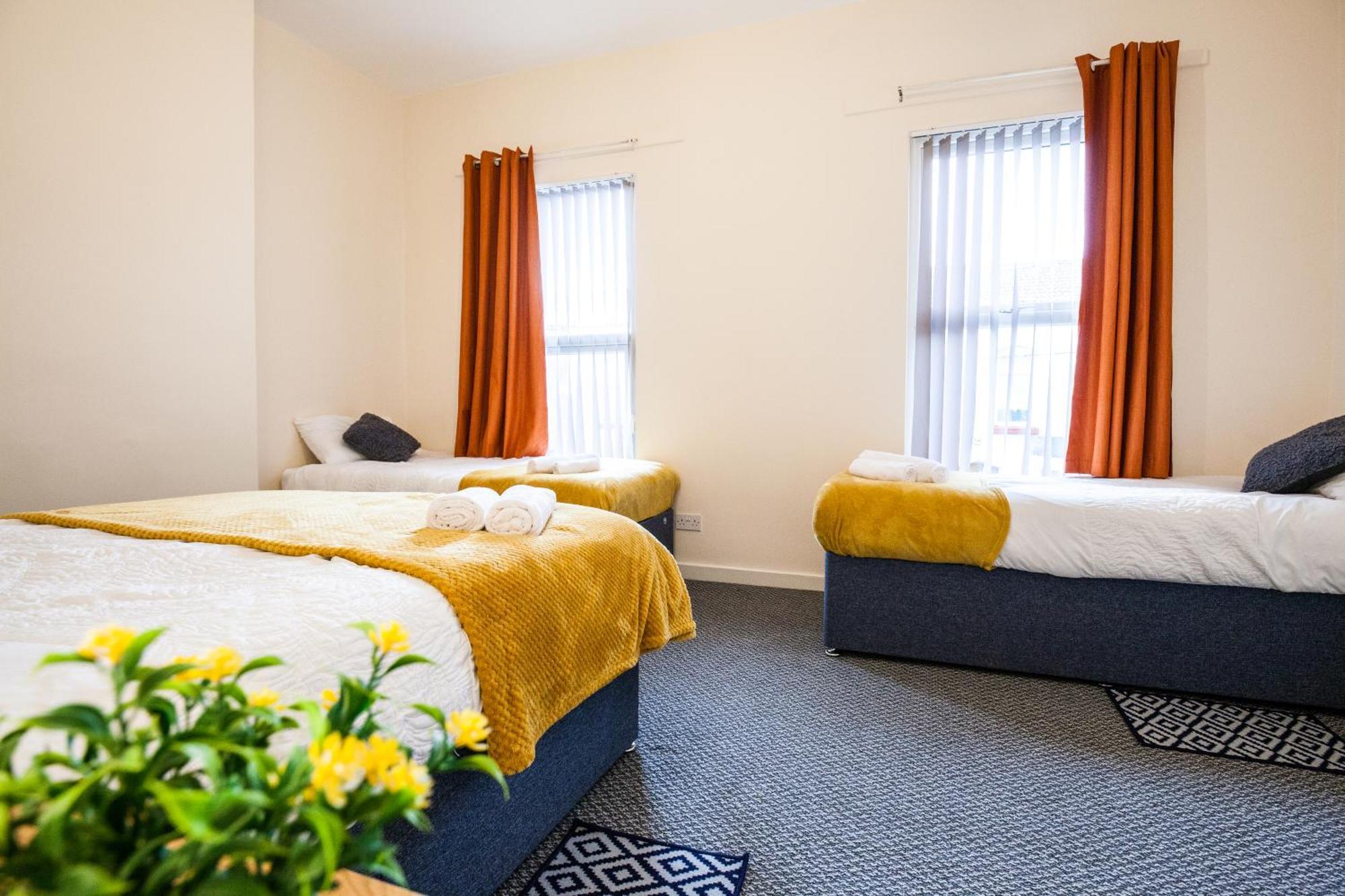Divine Accommodation Ливърпул Екстериор снимка