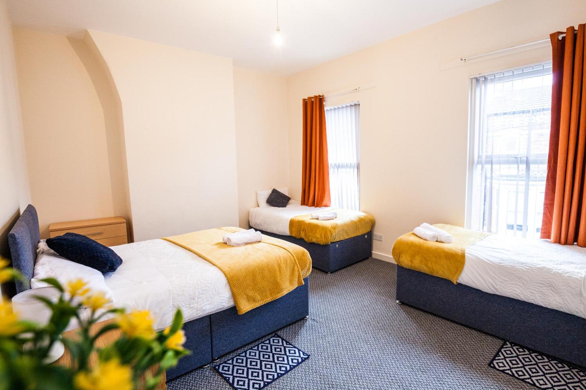 Divine Accommodation Ливърпул Екстериор снимка