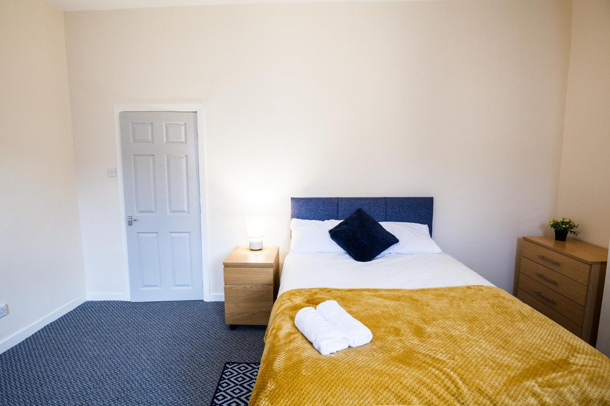 Divine Accommodation Ливърпул Екстериор снимка